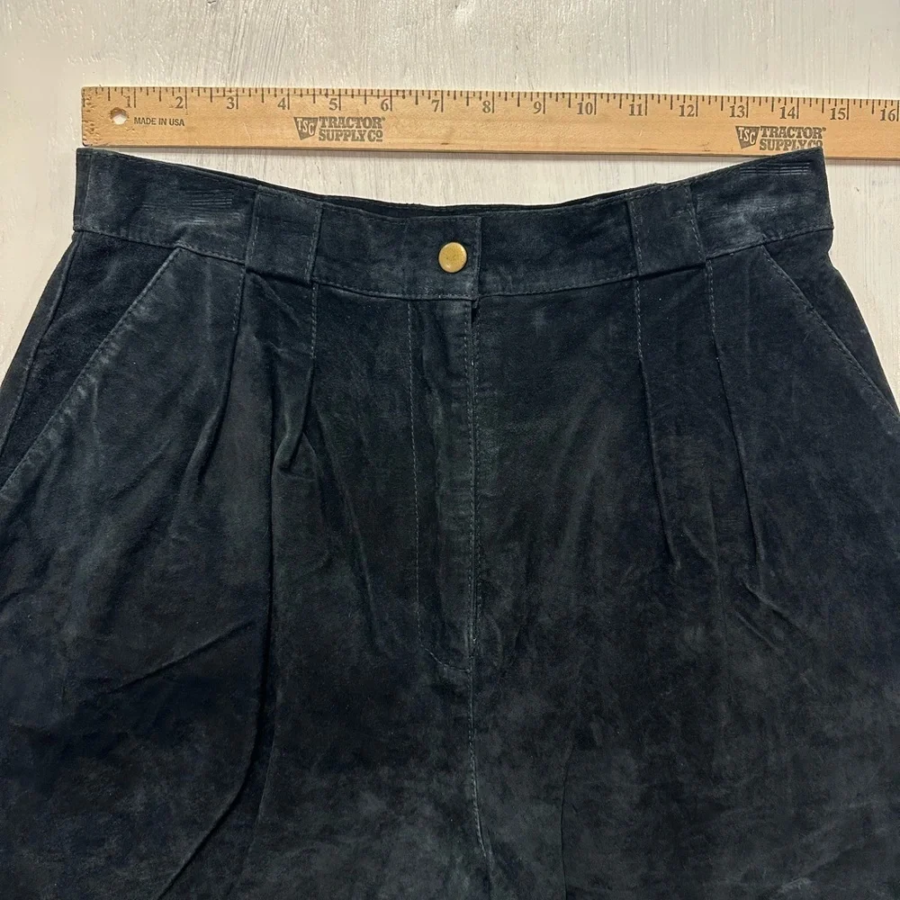 90s Leather Collection Black High Waisted Pleated Leather Short 11/12 - Picture 5 of 10